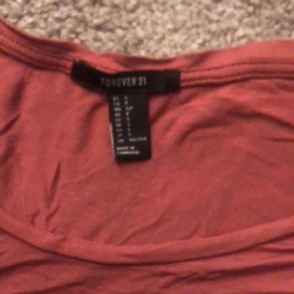 Forever 21 T-shirt - Picture 2 of 2
